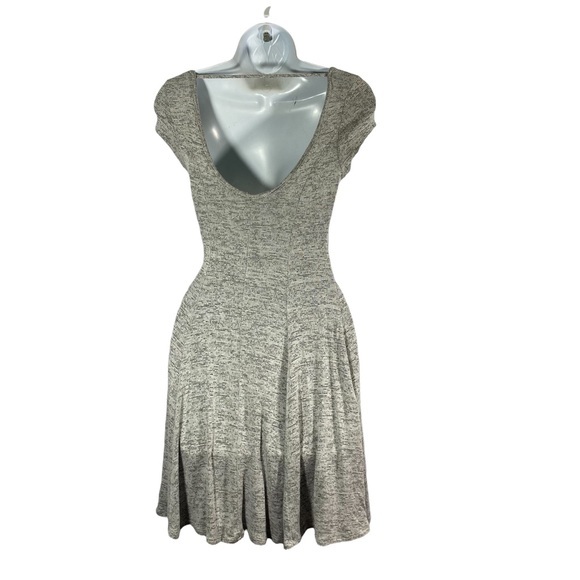 Acemi Dress Gray Short Sleeve Scoop Neck Cutout Back Size Small - Picture 5 of 10